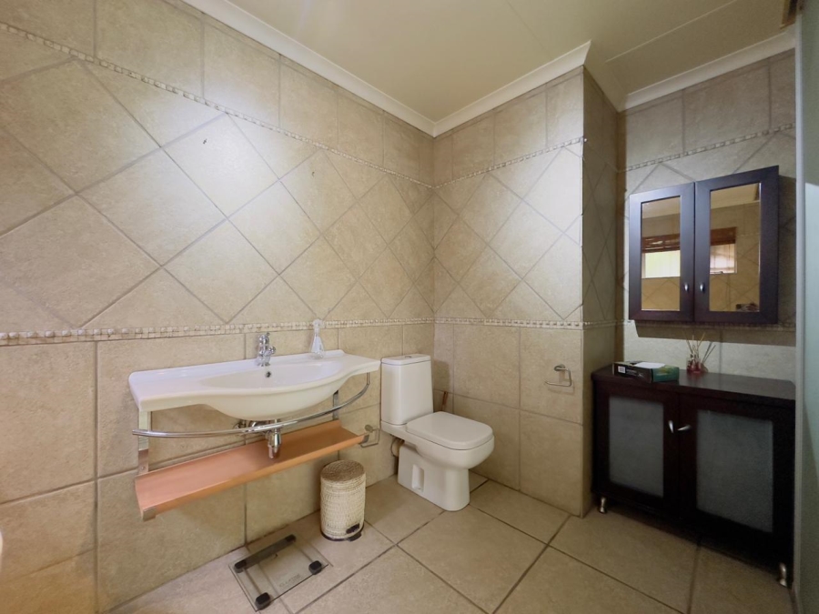 6 Bedroom Property for Sale in Selcourt Gauteng