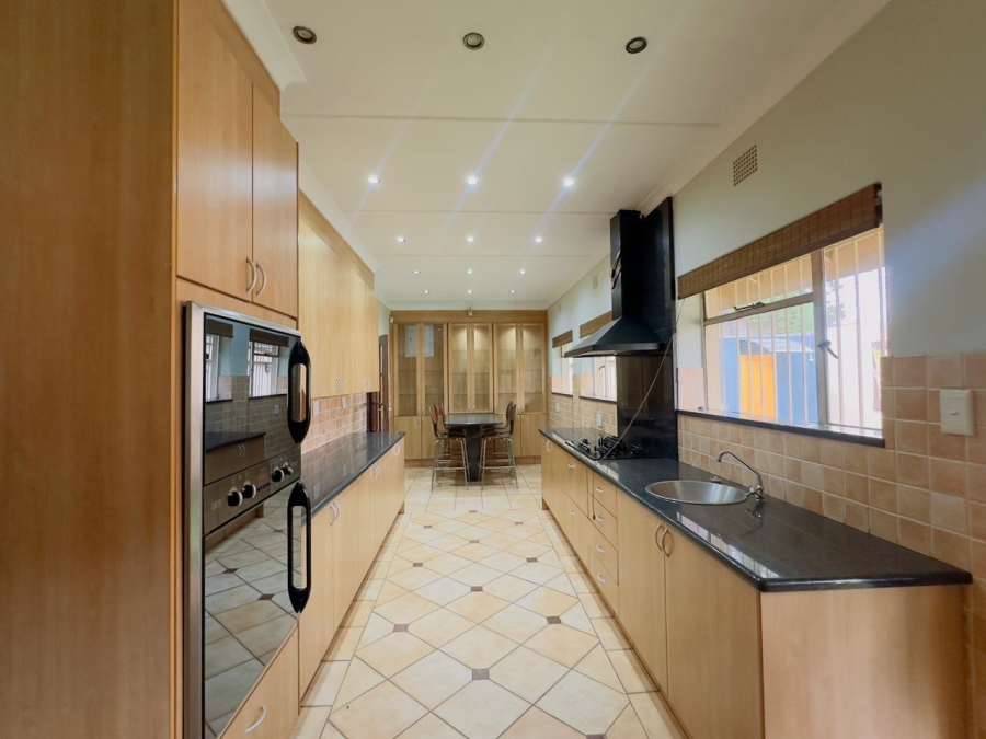 6 Bedroom Property for Sale in Selcourt Gauteng