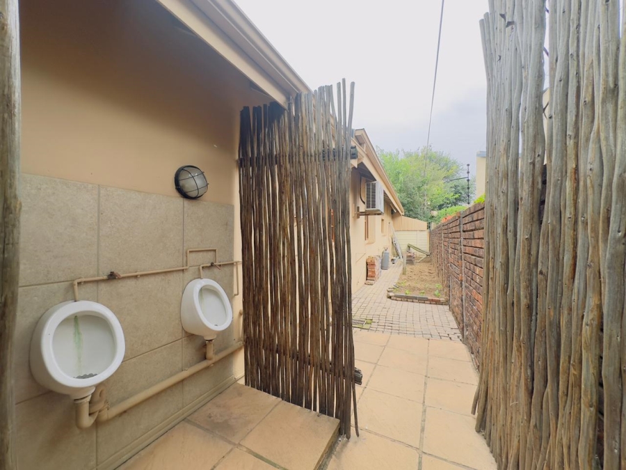 6 Bedroom Property for Sale in Selcourt Gauteng