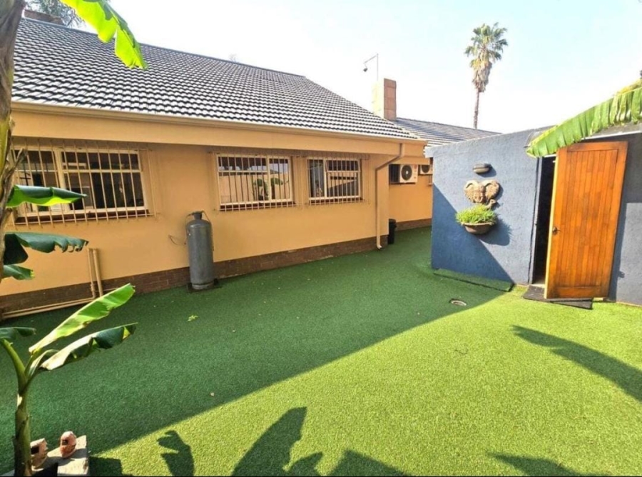 6 Bedroom Property for Sale in Selcourt Gauteng