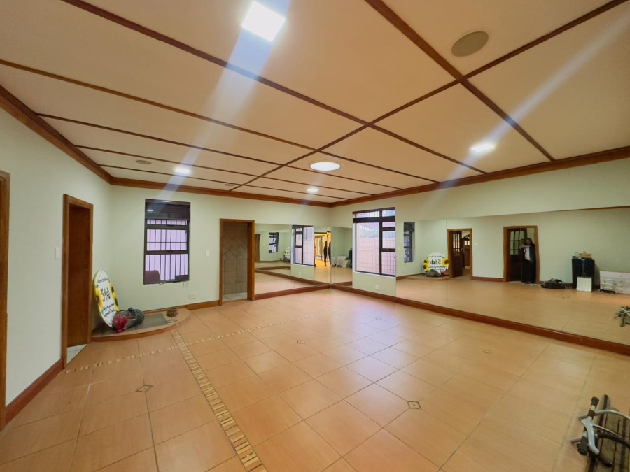 6 Bedroom Property for Sale in Selcourt Gauteng