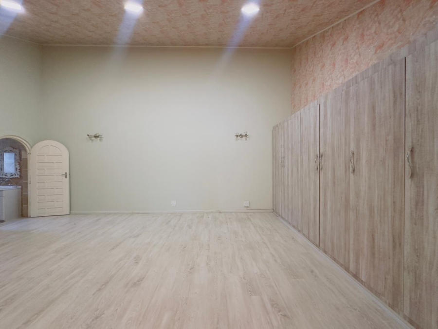 6 Bedroom Property for Sale in Selcourt Gauteng