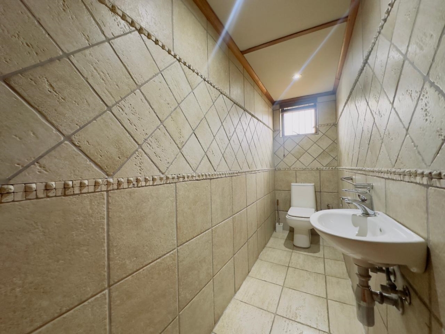 6 Bedroom Property for Sale in Selcourt Gauteng