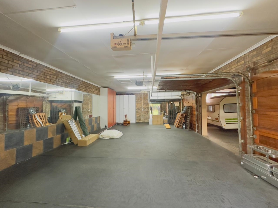 6 Bedroom Property for Sale in Selcourt Gauteng