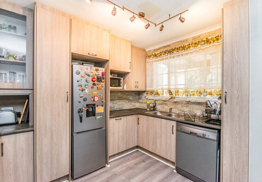 1 Bedroom Property for Sale in Zwartkop Gauteng