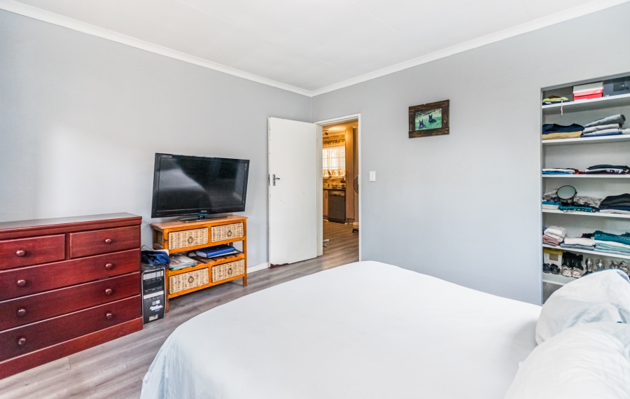 1 Bedroom Property for Sale in Zwartkop Gauteng