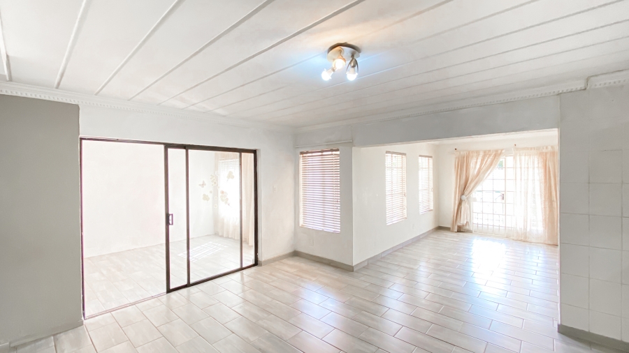 3 Bedroom Property for Sale in La Montagne Gauteng