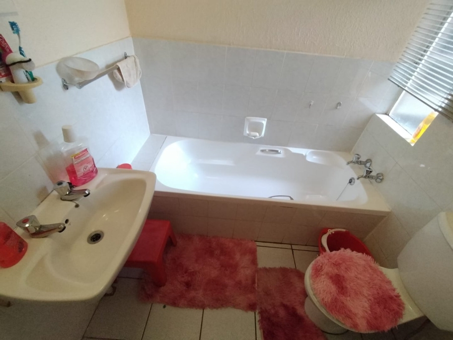 2 Bedroom Property for Sale in Pomona Gauteng