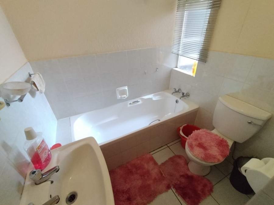 2 Bedroom Property for Sale in Pomona Gauteng