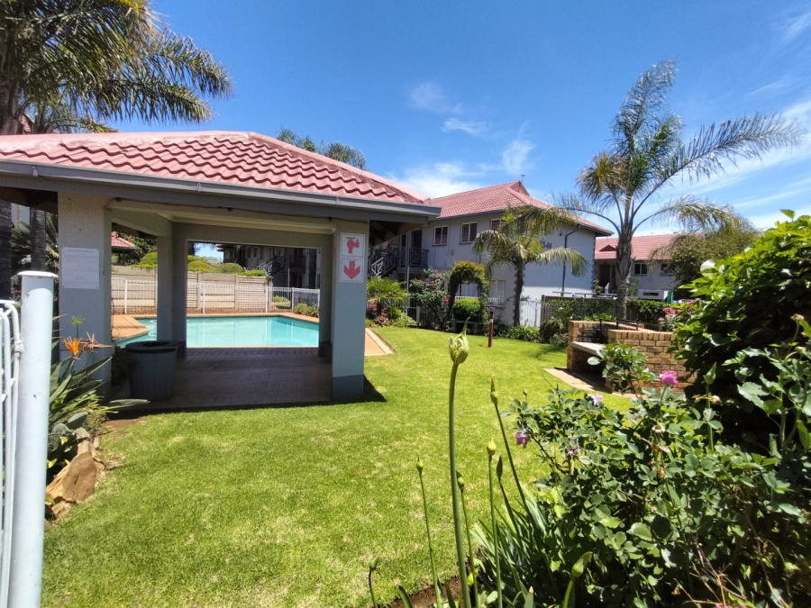 2 Bedroom Property for Sale in Glen Marais Gauteng