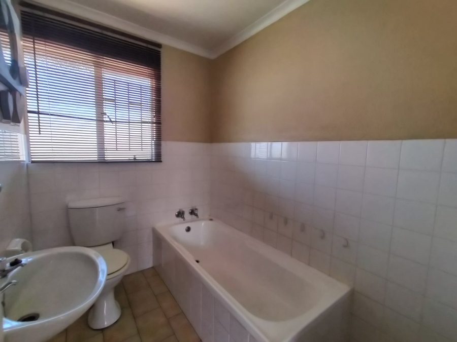 2 Bedroom Property for Sale in Glen Marais Gauteng