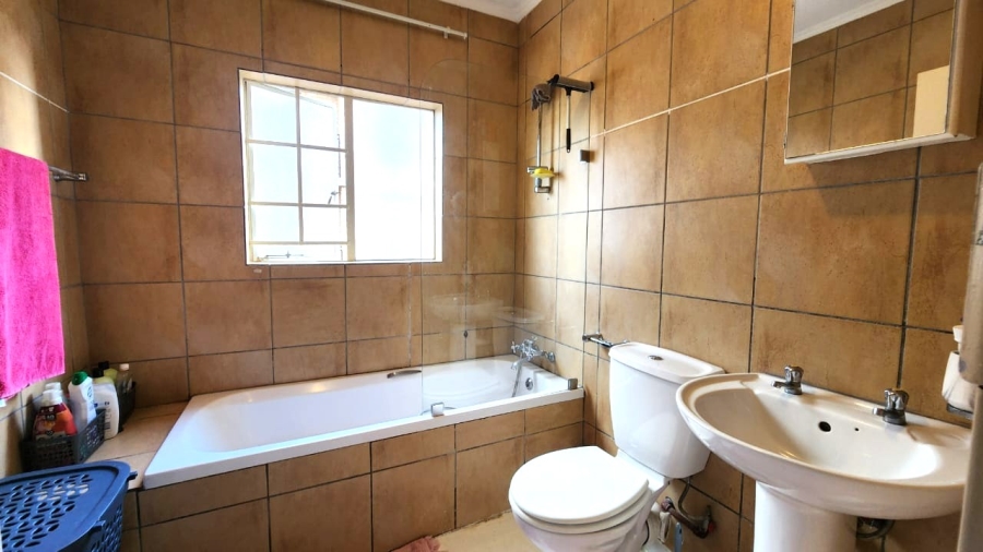 1 Bedroom Property for Sale in Newmark Estate Gauteng