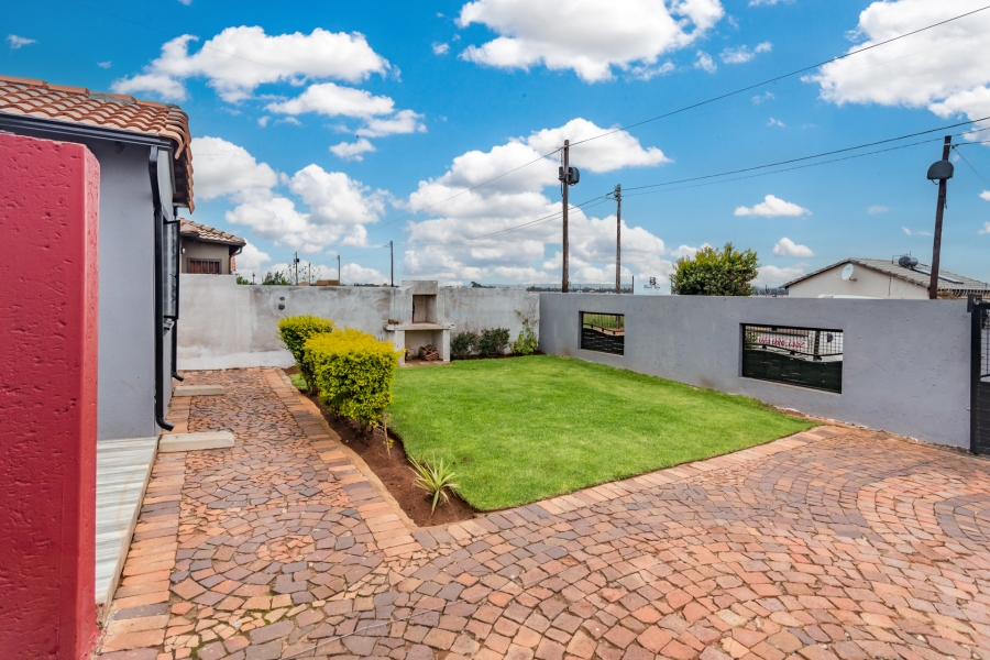 3 Bedroom Property for Sale in Protea Glen Gauteng
