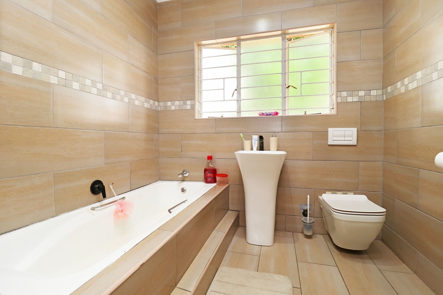 3 Bedroom Property for Sale in Helikonpark Gauteng