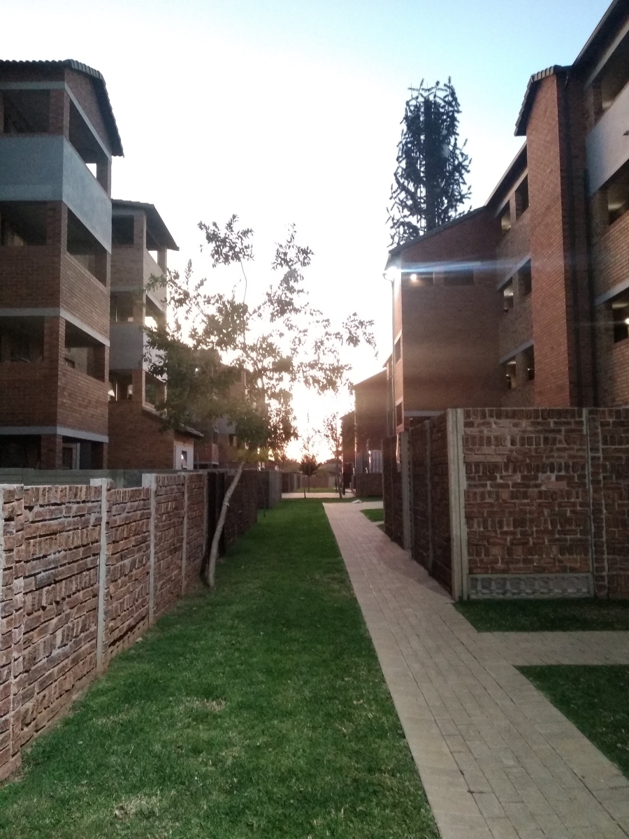 1 Bedroom Property for Sale in Heuweloord Gauteng