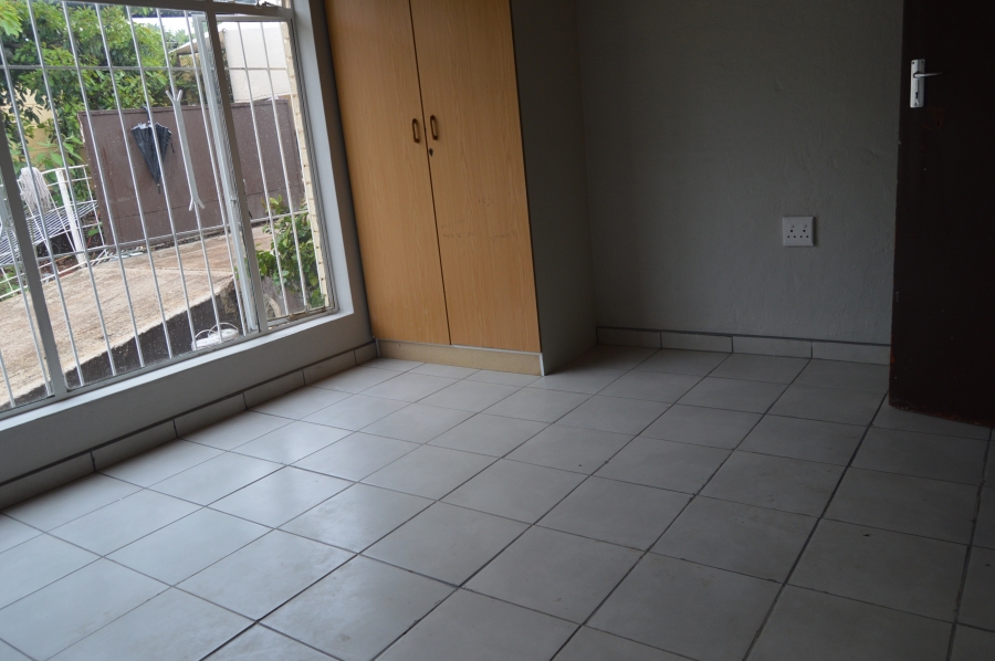 To Let 1 Bedroom Property for Rent in Monument Gauteng