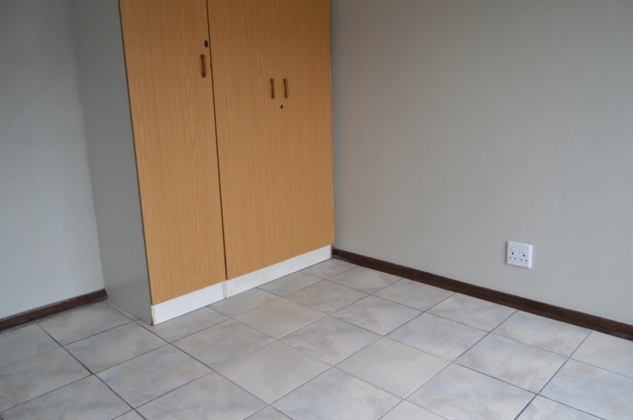 To Let 1 Bedroom Property for Rent in Monument Gauteng