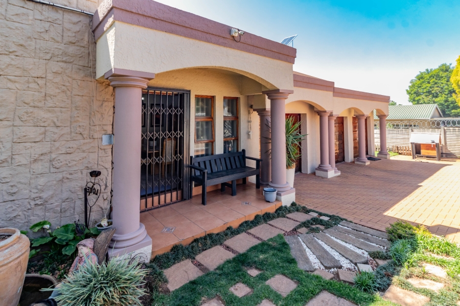 3 Bedroom Property for Sale in Edleen Gauteng