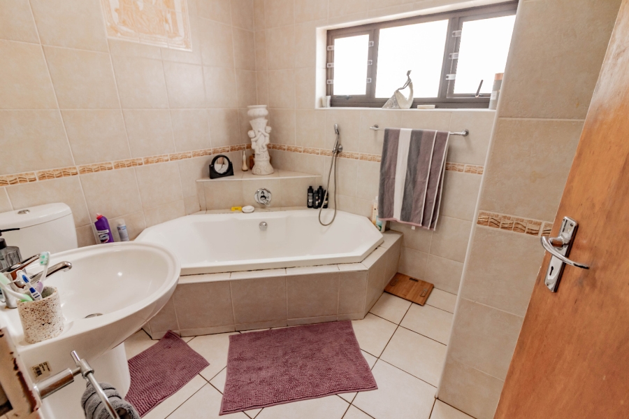 3 Bedroom Property for Sale in Edleen Gauteng