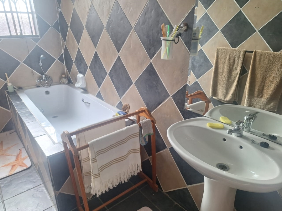 5 Bedroom Property for Sale in Vaal Marina Gauteng