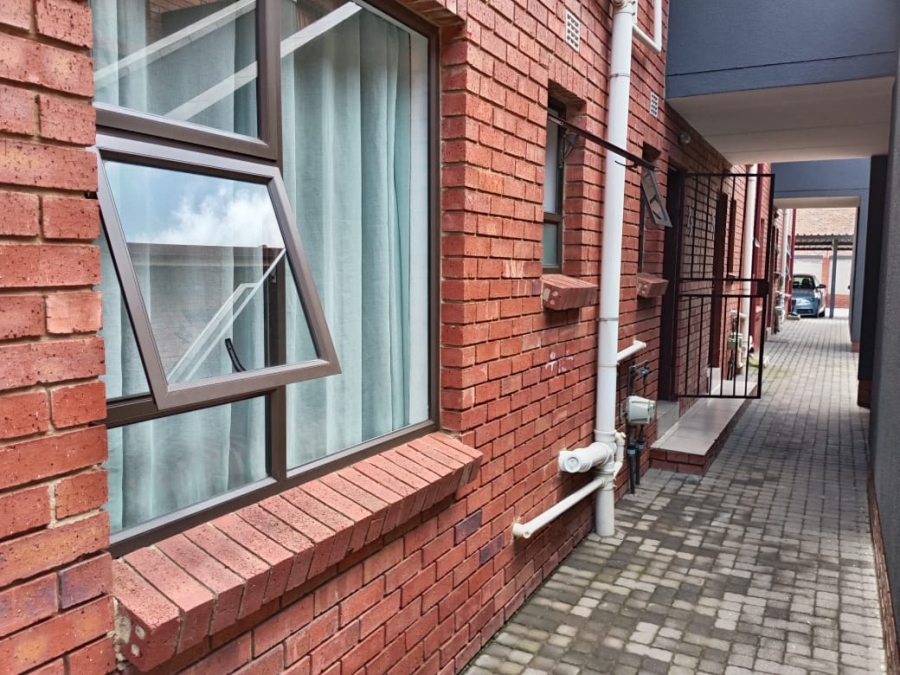 2 Bedroom Property for Sale in Albertsdal Gauteng