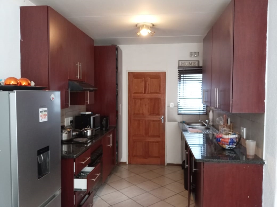 2 Bedroom Property for Sale in Albertsdal Gauteng