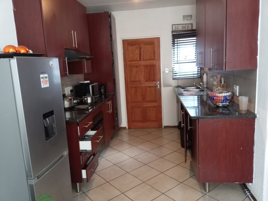 2 Bedroom Property for Sale in Albertsdal Gauteng