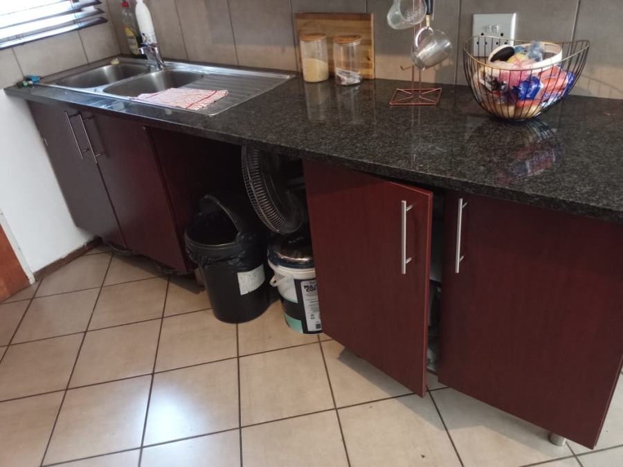 2 Bedroom Property for Sale in Albertsdal Gauteng