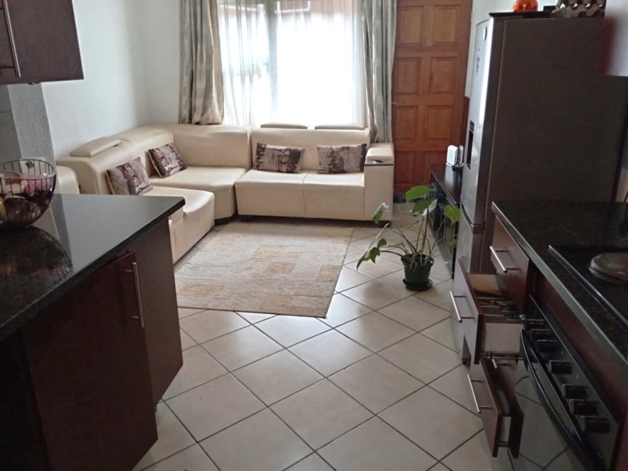 2 Bedroom Property for Sale in Albertsdal Gauteng