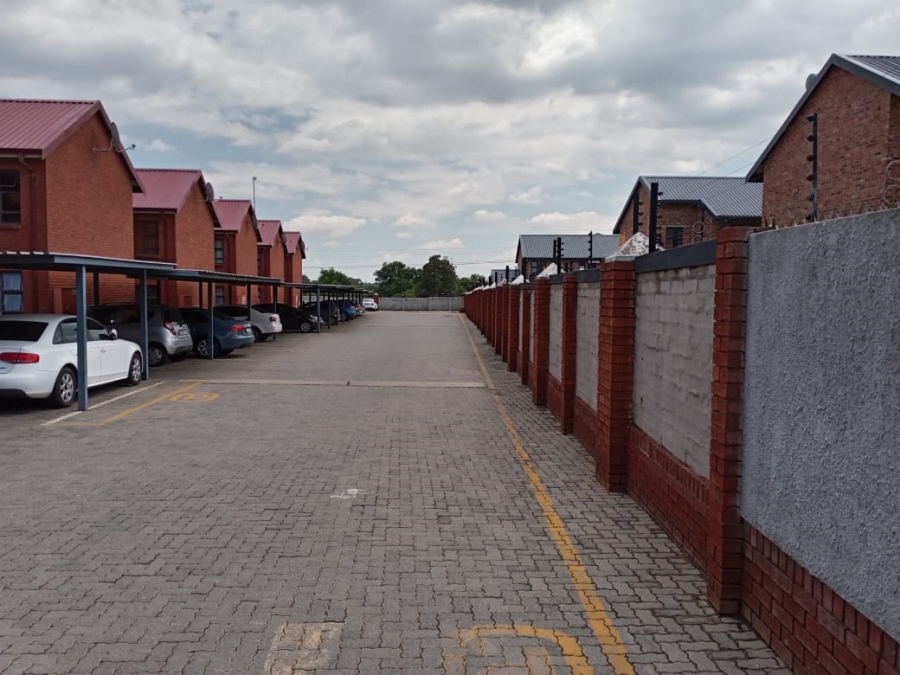 2 Bedroom Property for Sale in Albertsdal Gauteng