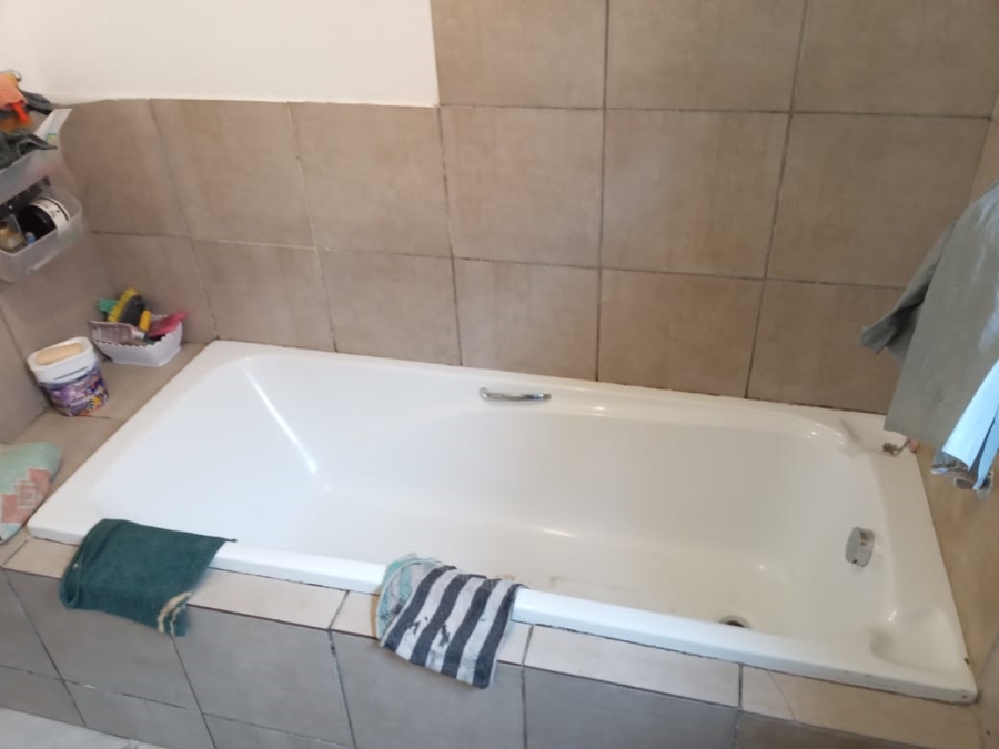 2 Bedroom Property for Sale in Albertsdal Gauteng