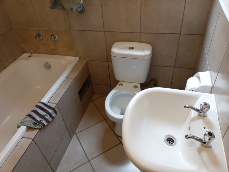 2 Bedroom Property for Sale in Albertsdal Gauteng