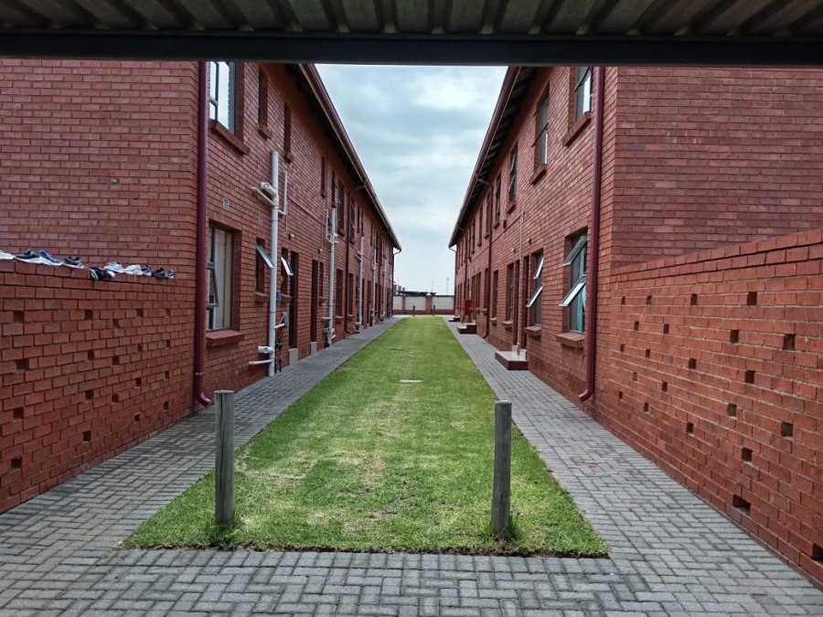 2 Bedroom Property for Sale in Albertsdal Gauteng