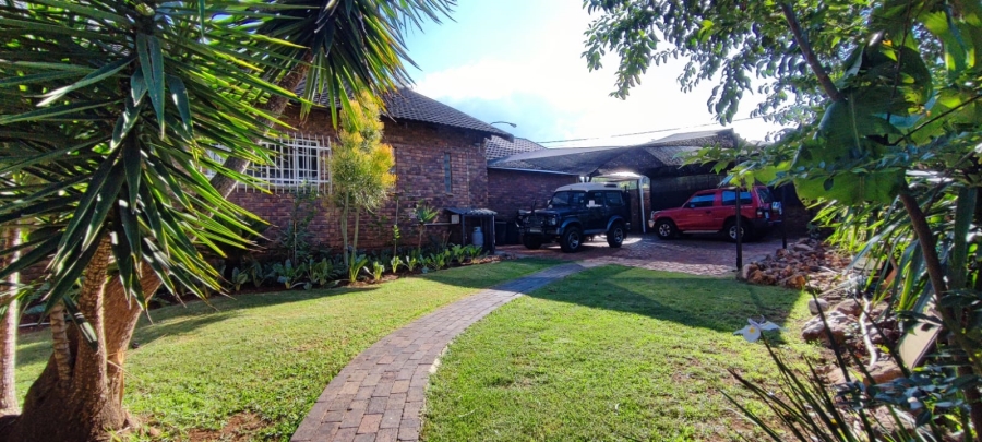5 Bedroom Property for Sale in Eldoraigne Gauteng