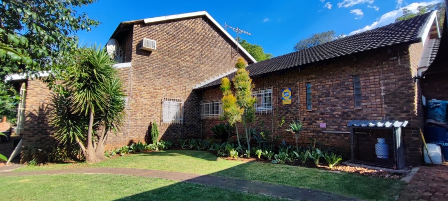 5 Bedroom Property for Sale in Eldoraigne Gauteng