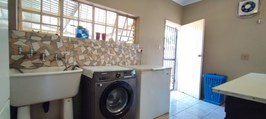 5 Bedroom Property for Sale in Eldoraigne Gauteng