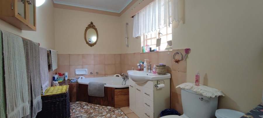 5 Bedroom Property for Sale in Eldoraigne Gauteng