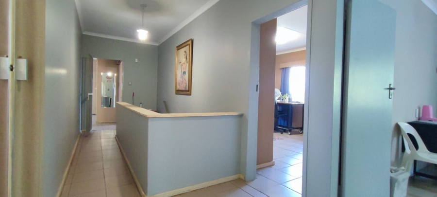 5 Bedroom Property for Sale in Eldoraigne Gauteng