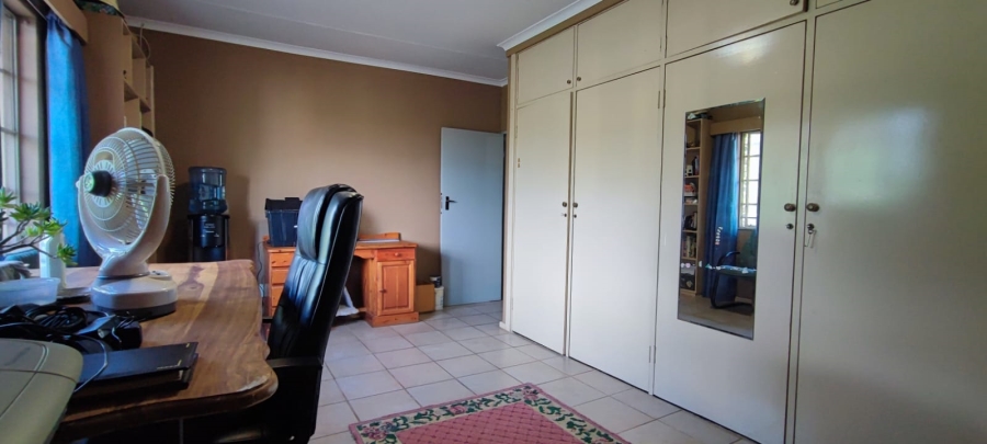 5 Bedroom Property for Sale in Eldoraigne Gauteng