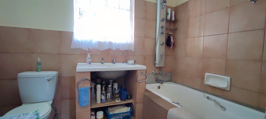 5 Bedroom Property for Sale in Eldoraigne Gauteng