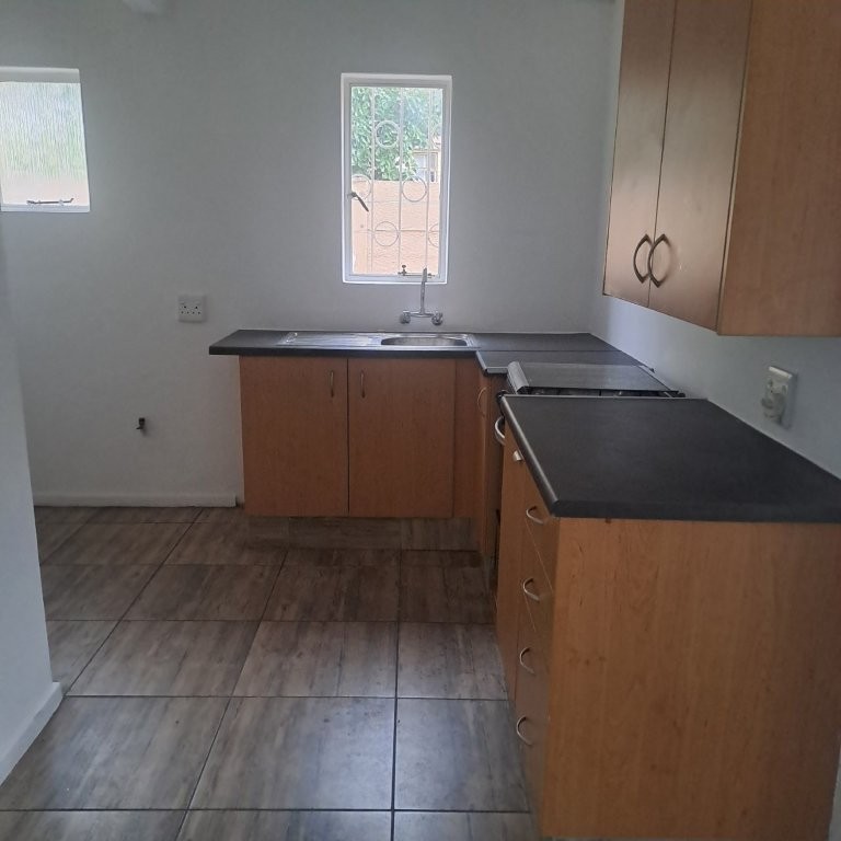 To Let 1 Bedroom Property for Rent in Orange Grove Gauteng