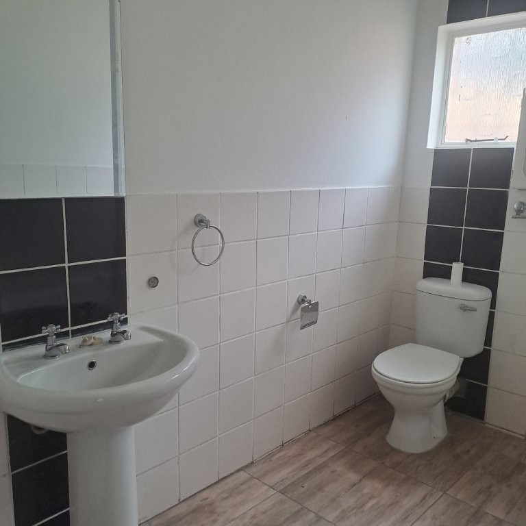 To Let 1 Bedroom Property for Rent in Orange Grove Gauteng