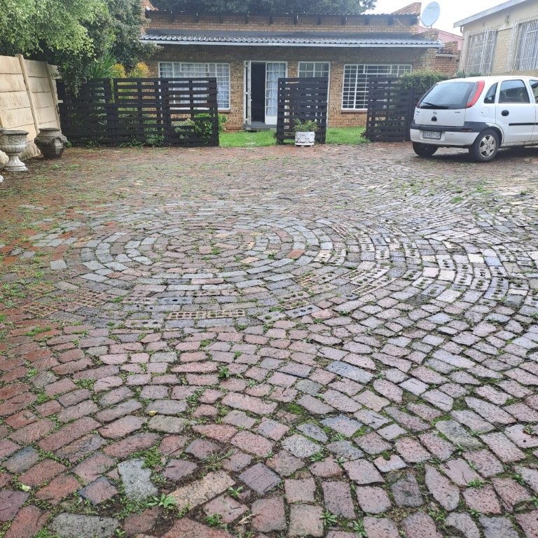 To Let 1 Bedroom Property for Rent in Orange Grove Gauteng