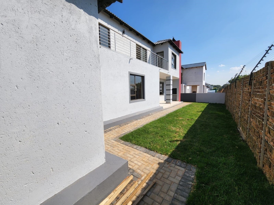 4 Bedroom Property for Sale in Zambezi Manor Lifestyle Estate Gauteng