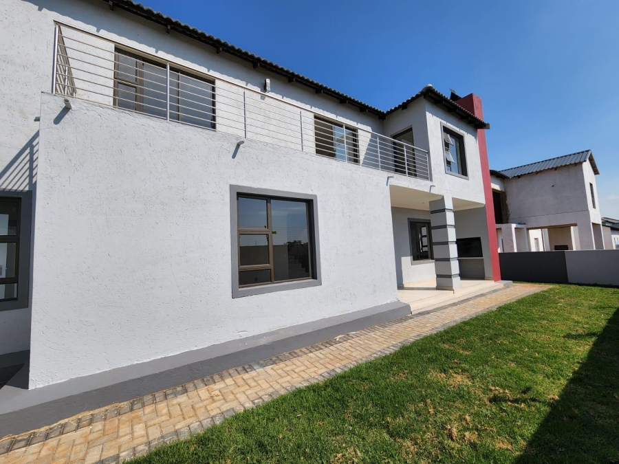 4 Bedroom Property for Sale in Zambezi Manor Lifestyle Estate Gauteng
