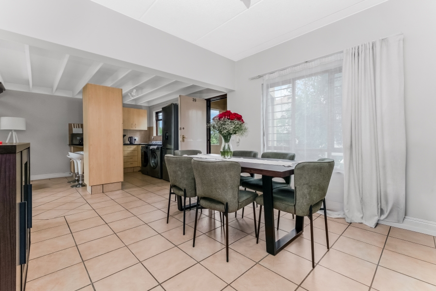 To Let 2 Bedroom Property for Rent in Sandown Gauteng