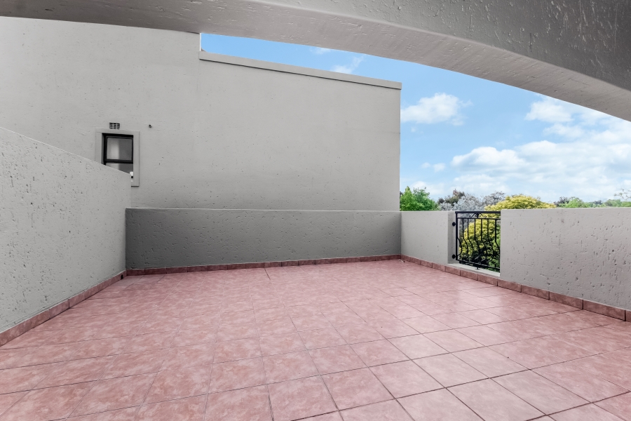 To Let 2 Bedroom Property for Rent in Sandown Gauteng