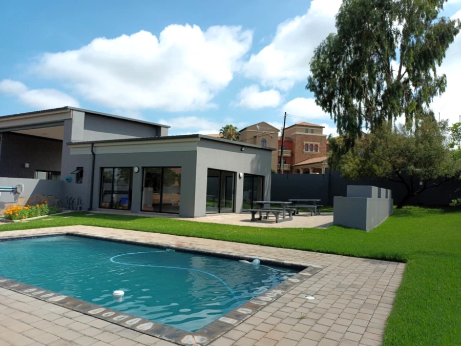 To Let 1 Bedroom Property for Rent in Die Hoewes Gauteng