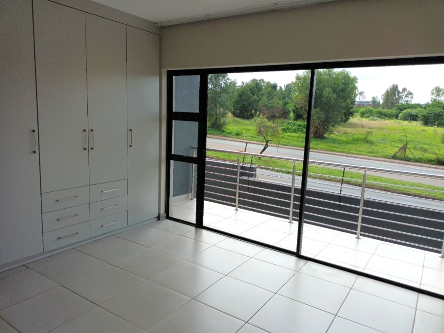 To Let 1 Bedroom Property for Rent in Die Hoewes Gauteng