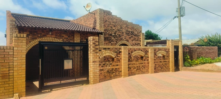2 Bedroom Property for Sale in Tshepisong Gauteng